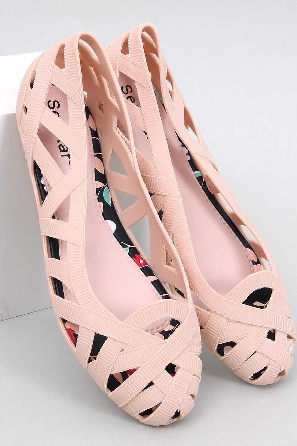 The Flexible Ones - Eyelet Flats