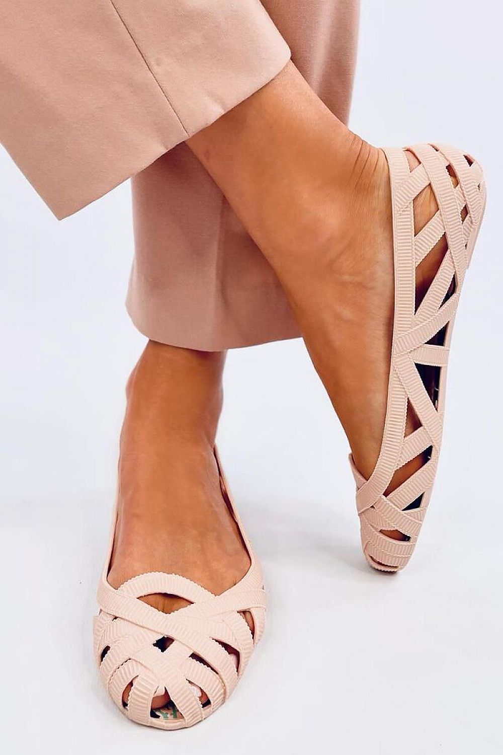 The Flexible Ones - Eyelet Flats