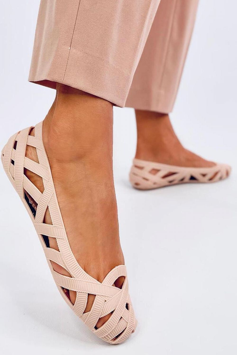 The Flexible Ones - Eyelet Flats