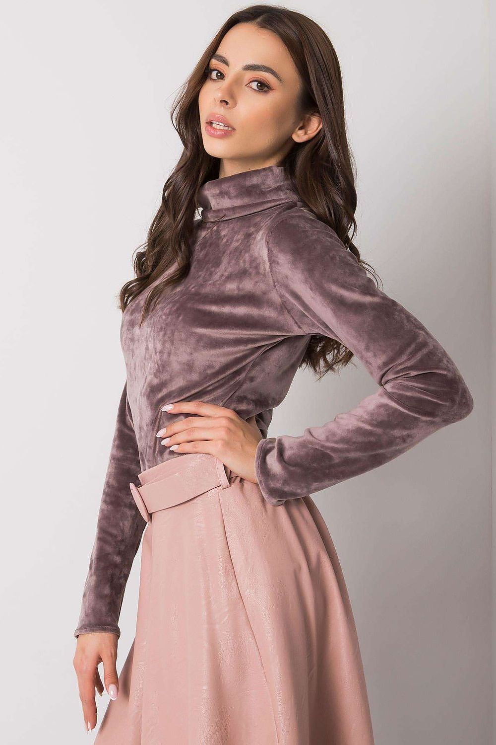 Turtleneck by Lakerta